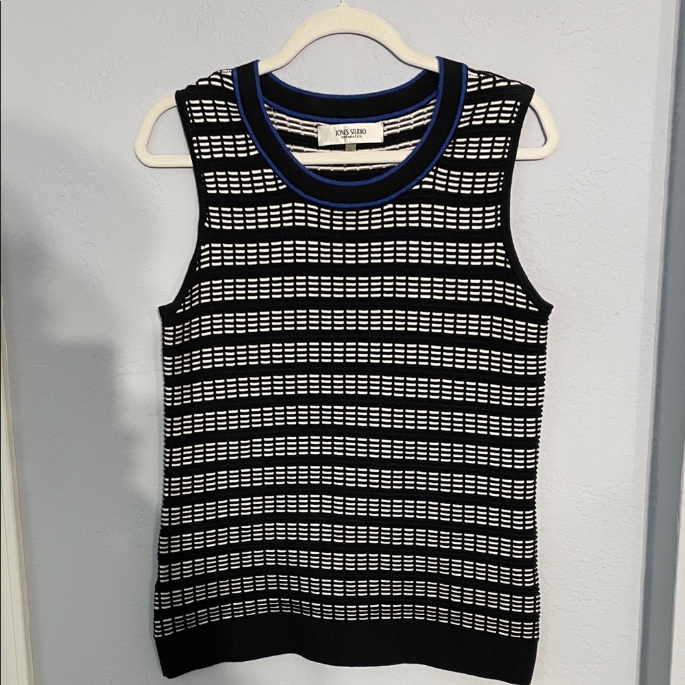 Jones Studio Black and White Knit Top